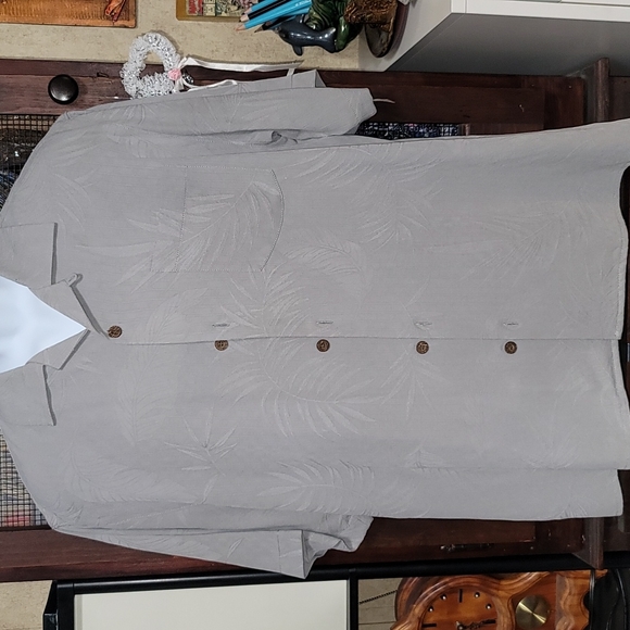 Tommy Bahama shirt - Picture 1 of 4